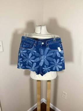 [BLANKNYC] The Reeve High-Rise Ribcage Daisy Print Denim Shorts Size 27